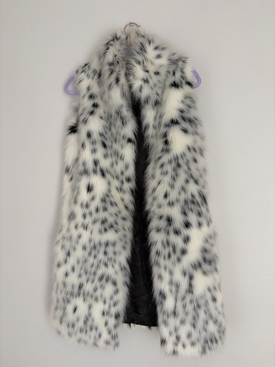 Jackets & Blazers - Faux Fur Long Vest in White and Black Speckle